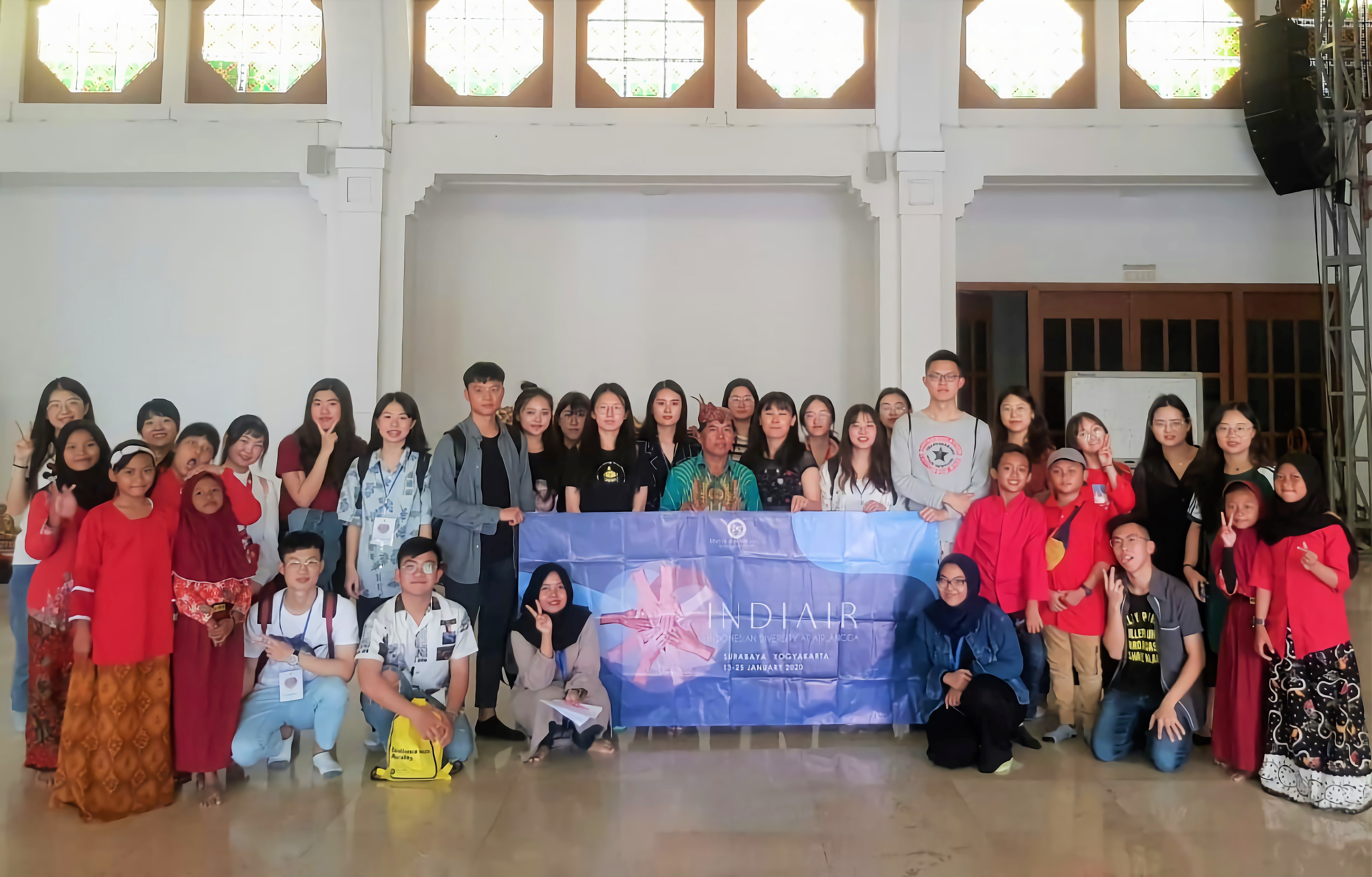 2019年亞大同學赴印尼Universitas Airlangga (UNAIR)暑期研習合影。