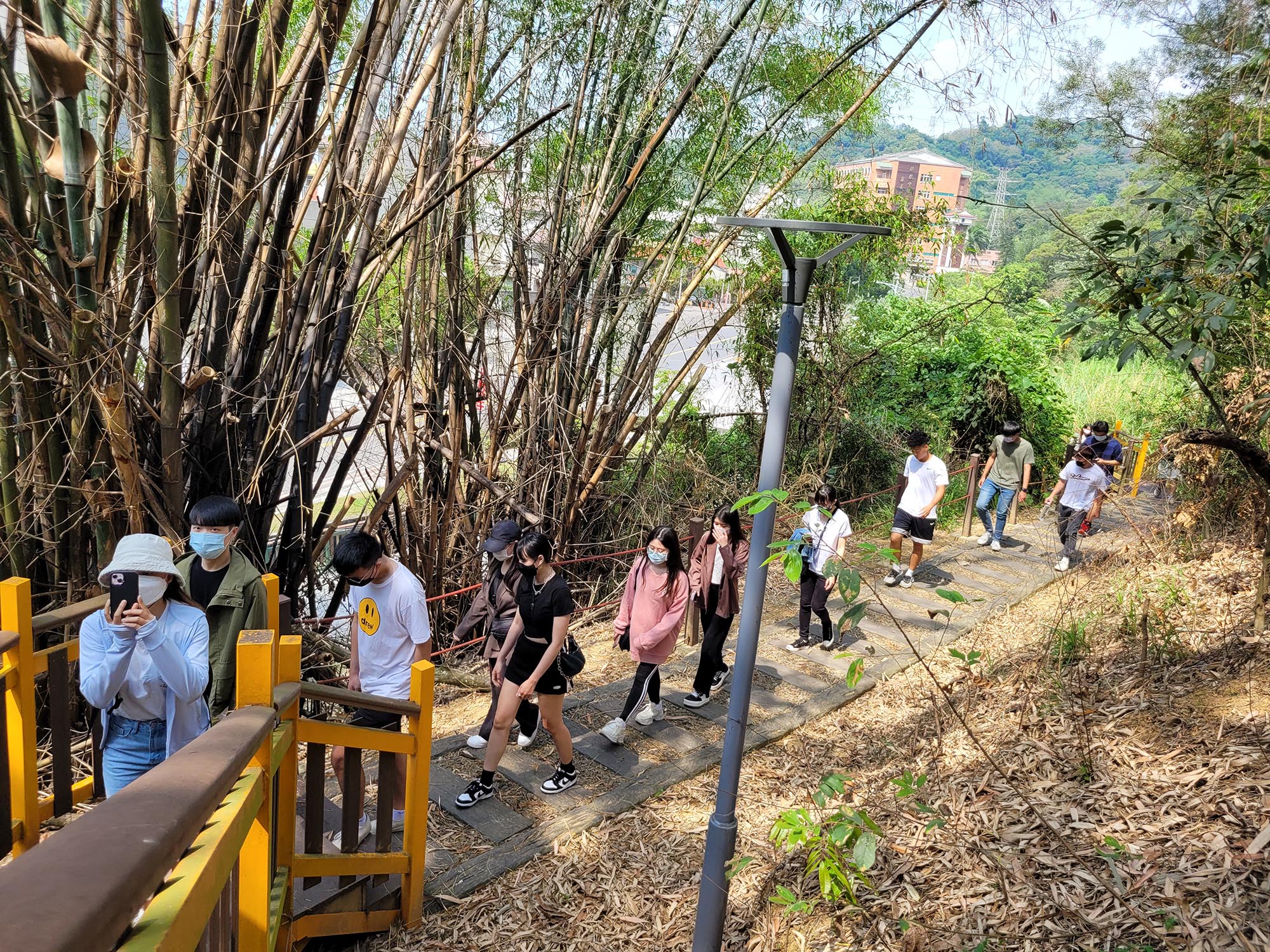 休憩系選修「觀光學」同學走訪獻堂步道