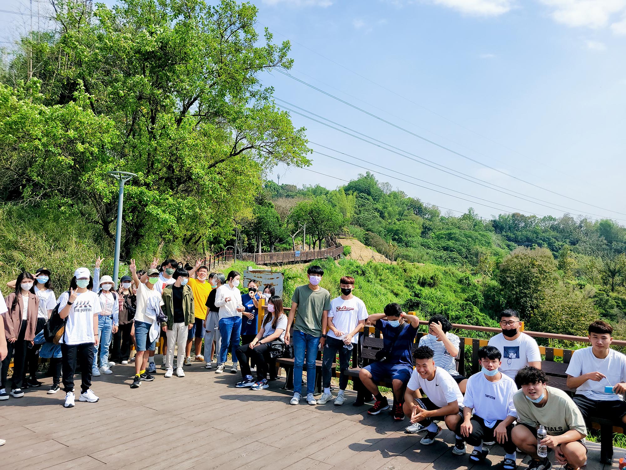 休憩系修習「觀光學」同學在望月峰合影