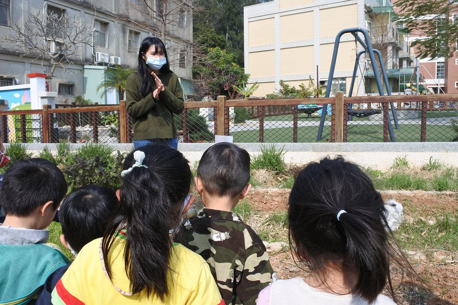 圖為亞大幼教系畢業生汪曉君，順利考上金門公幼教師